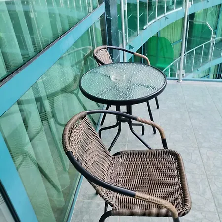 Del Sol Apartment *